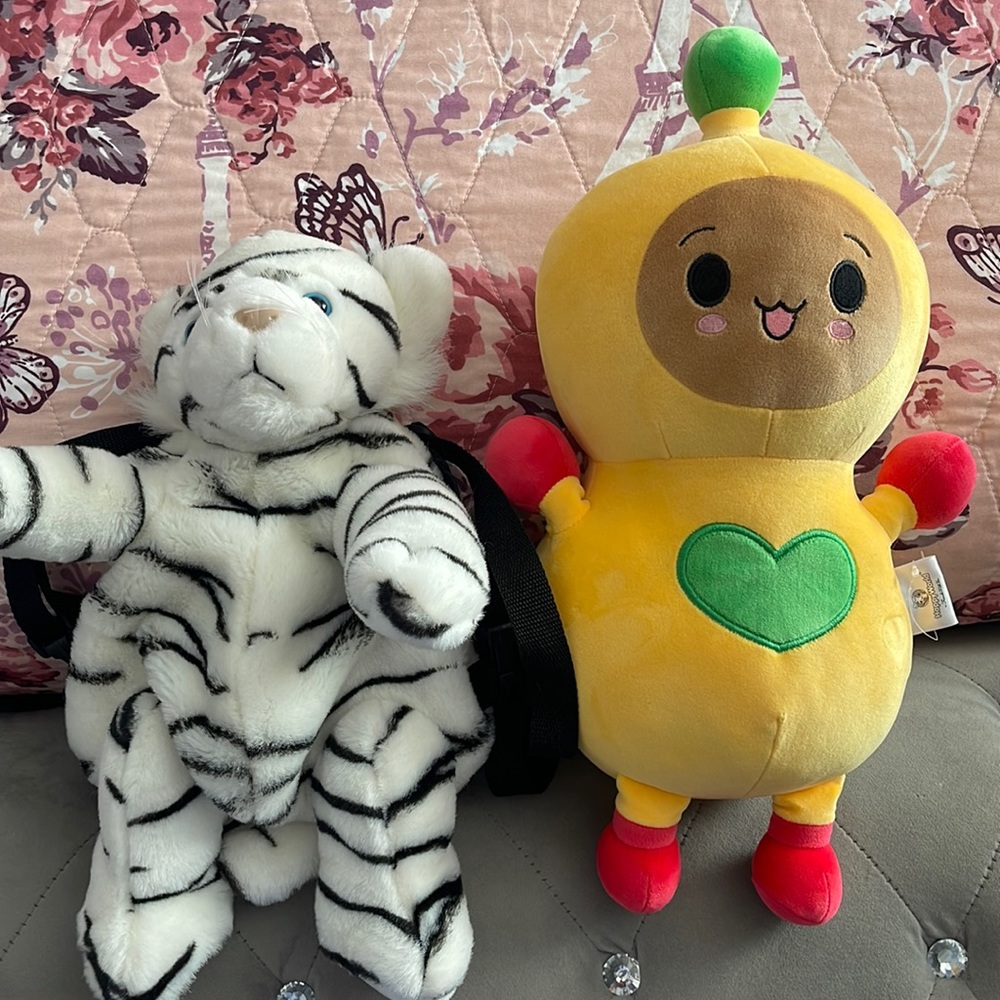 Plushie bundle one plush and one plush bag back